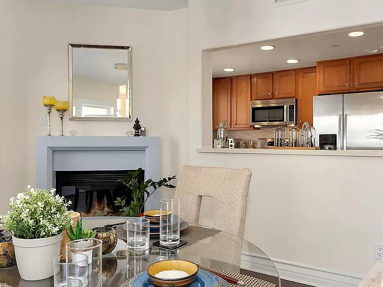 936 N Hudson Ave #301 — Photo 3