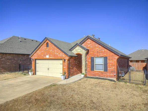 321 Golden Leaf Ct, Moore, OK 73160