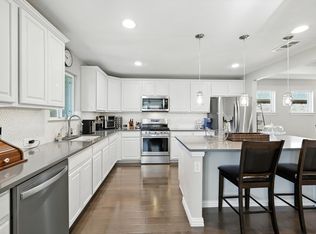 808 Freedom Ln, Aubrey, TX 76227