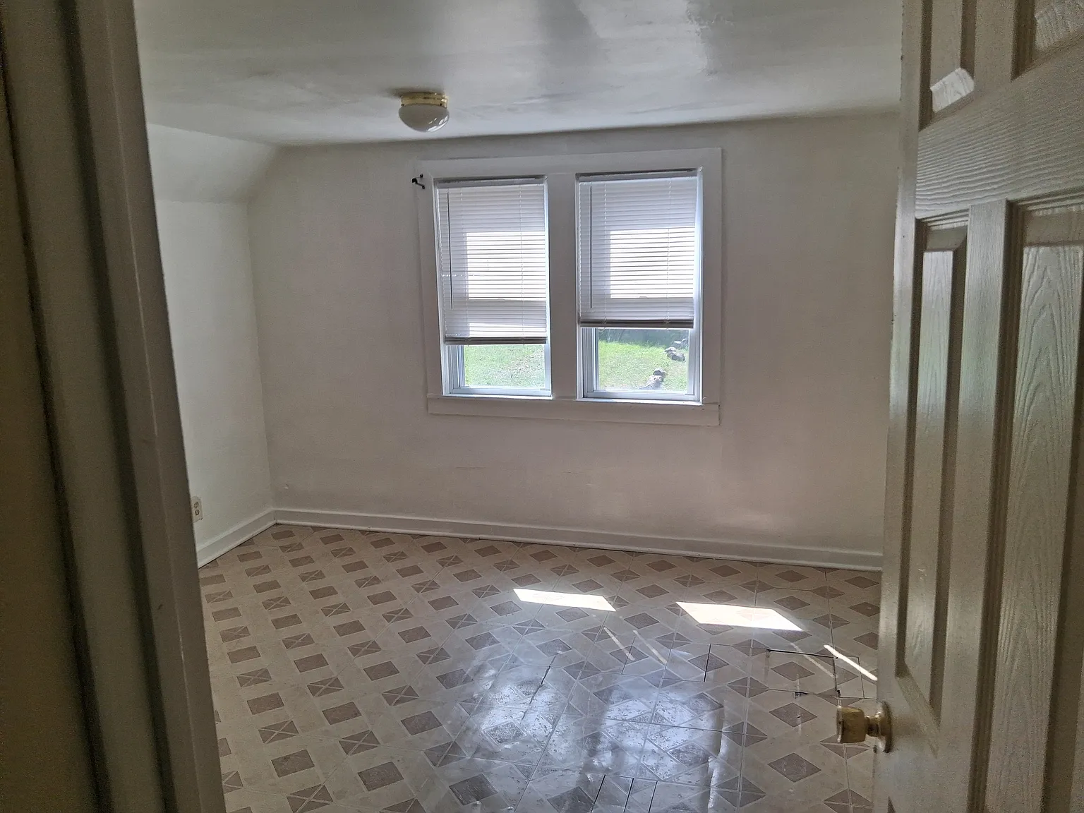 3 bed, 1050 sqft, $1,650 — Photo 4