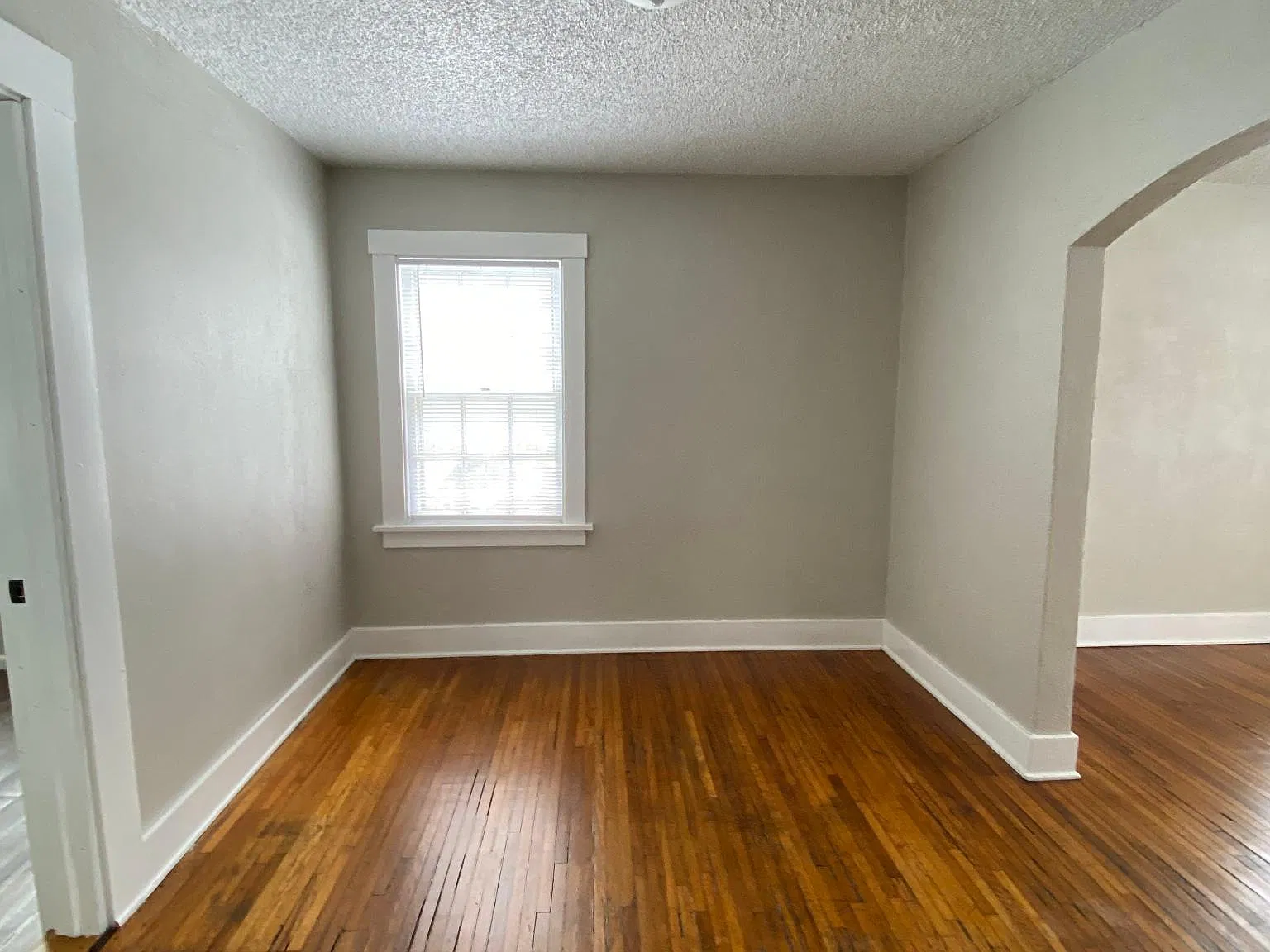 4 bed, 1400 sqft, $2,180 — Photo 4