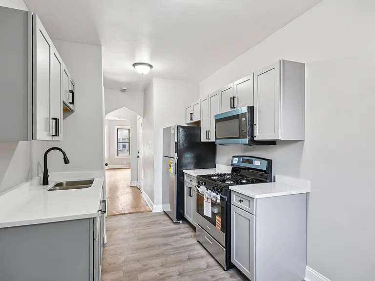 7757 S Phillips Ave #2 — Photo 5