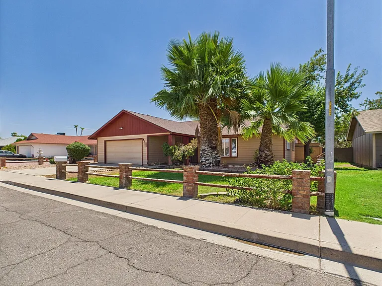 4533 W Brown St — Photo 3