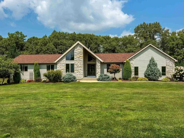 22860 Dorchester Dr, Geneseo, IL 61254