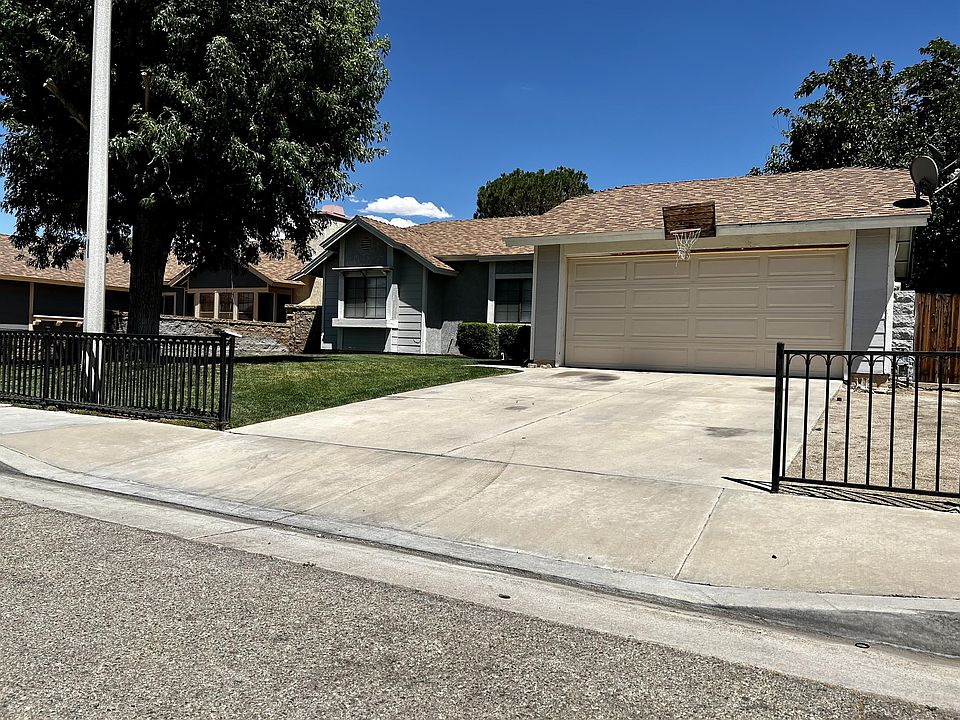 1st image of 38110 Meadow Wood St