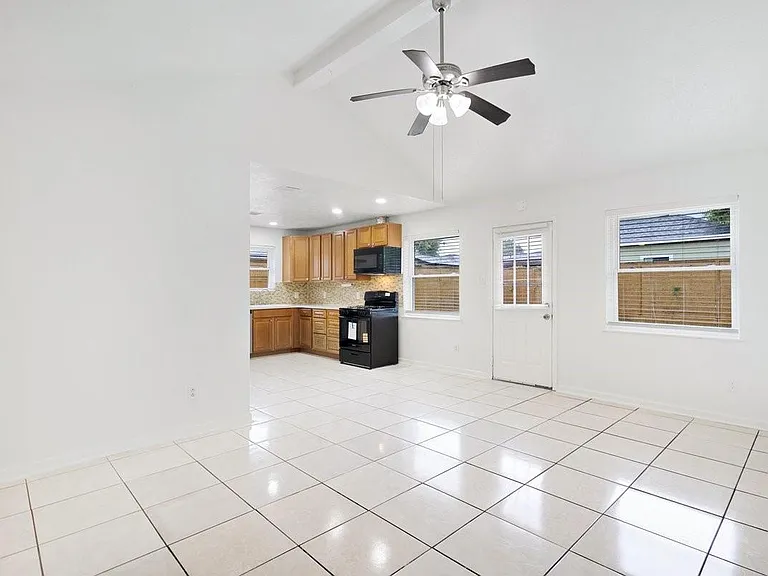 1303 Gamma St — Photo 4