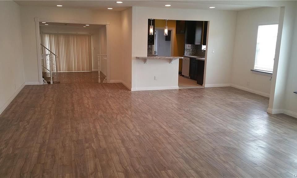 2nd image of 832 Simmons Ave