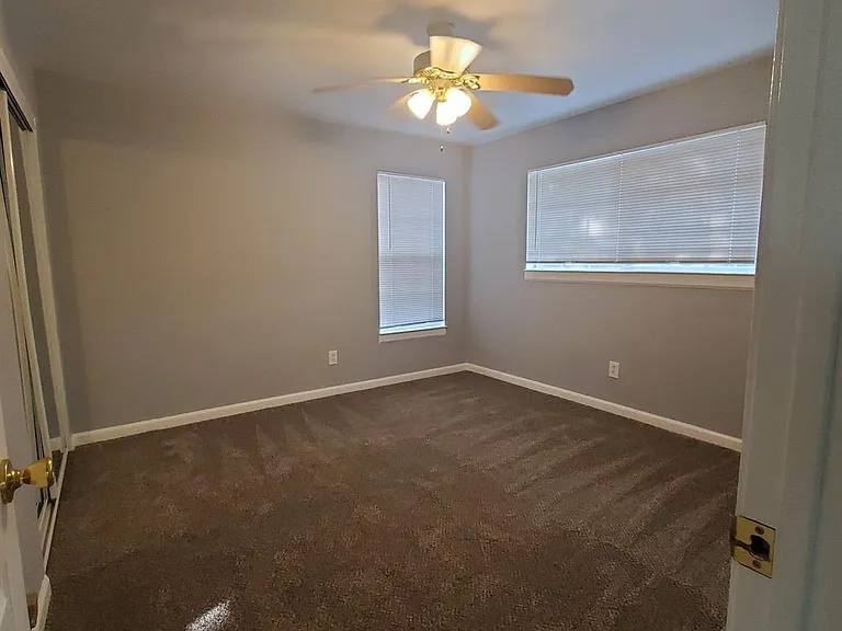 5016 Avenue F — Photo 3