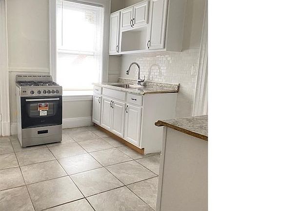 3rd image of 1589 Fairfield Ave APT 10
