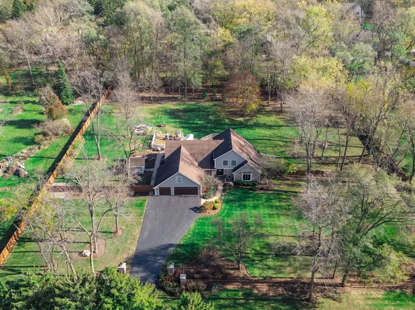 3S601 Glen Dr S, Warrenville, IL 60555