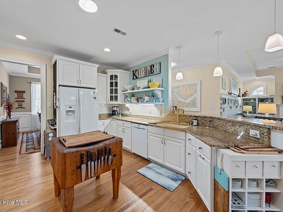 4th image of 1002 Bracken Fern Drive