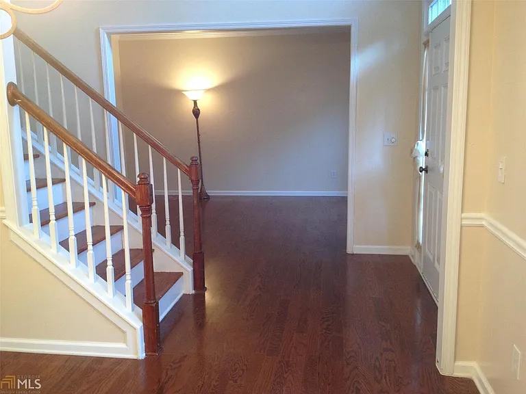 699 Oakview Trl — Photo 4