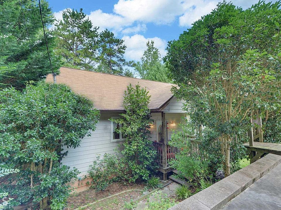1st image of 161 Lakeshore Dr