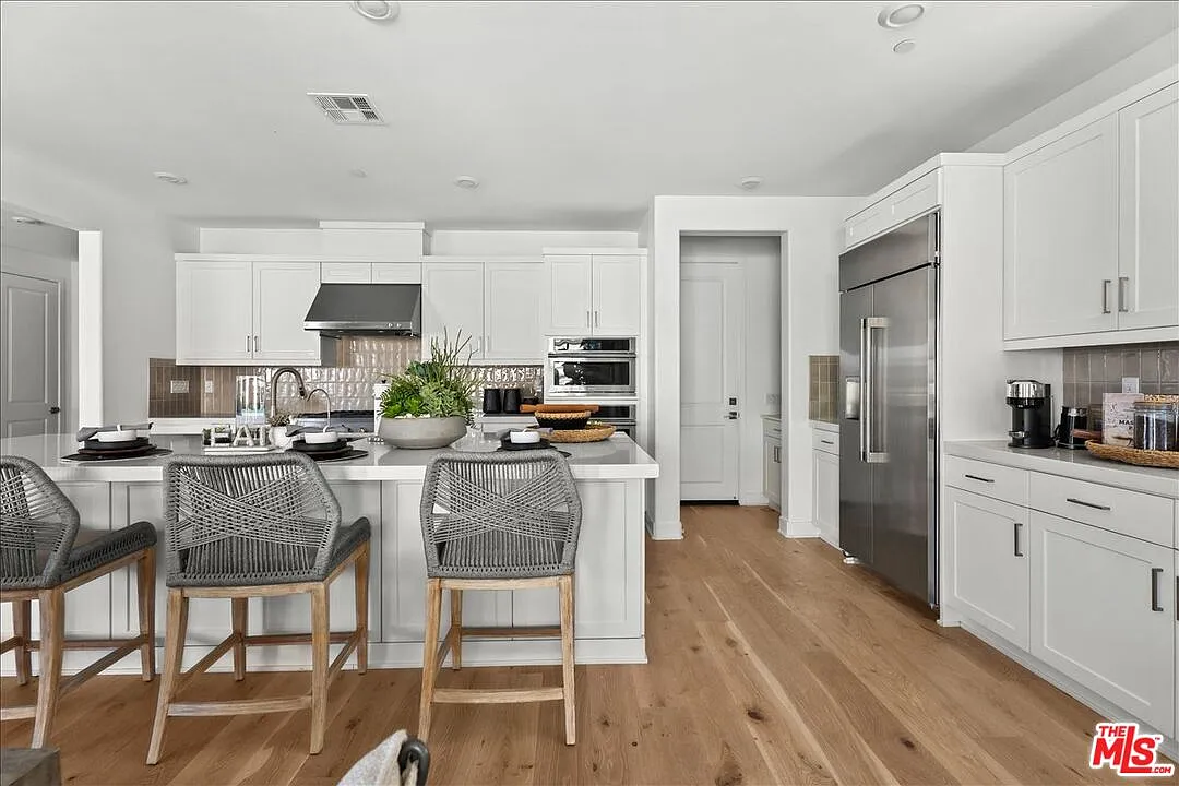 4 bed, 3.5 bath, 3003 sqft, $15,000 — Photo 4