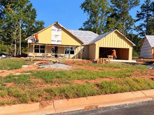 2303 Lismore Dr, Valley, AL 36854