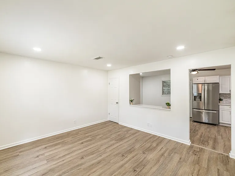 2627 Thornhill Rd NW — Photo 20