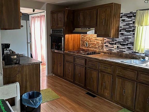 3rd image of 422 Doerr St