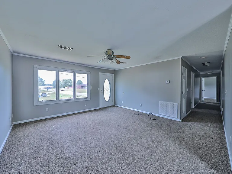 217 E St — Photo 2