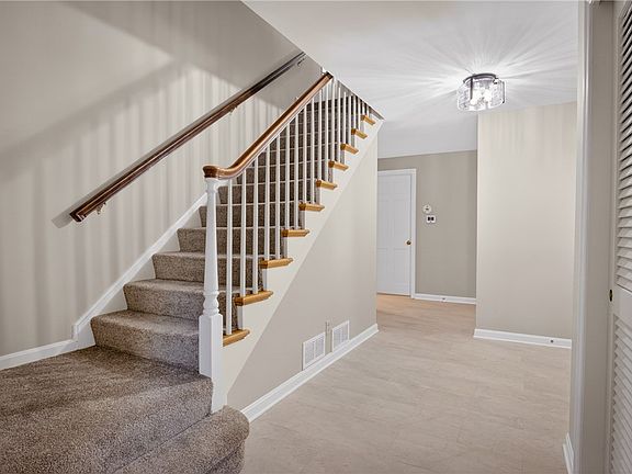 4th image of 1155 Folkstone Dr