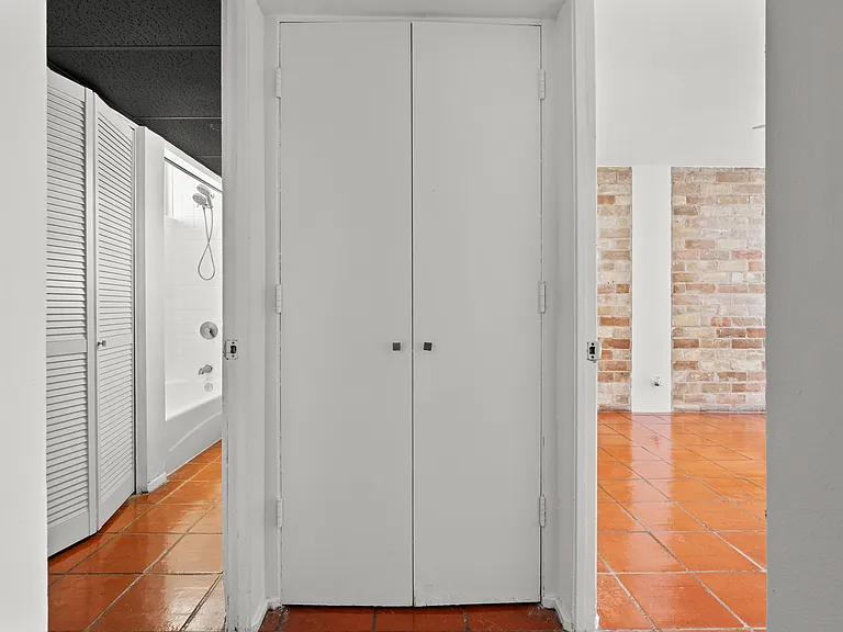 Four Oaks Apartments — Photo 42