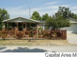 207 W Calloway St, Taylorville, IL 62568