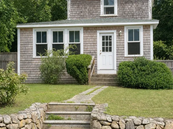 51 Daggett Ave, Tisbury, MA 02568