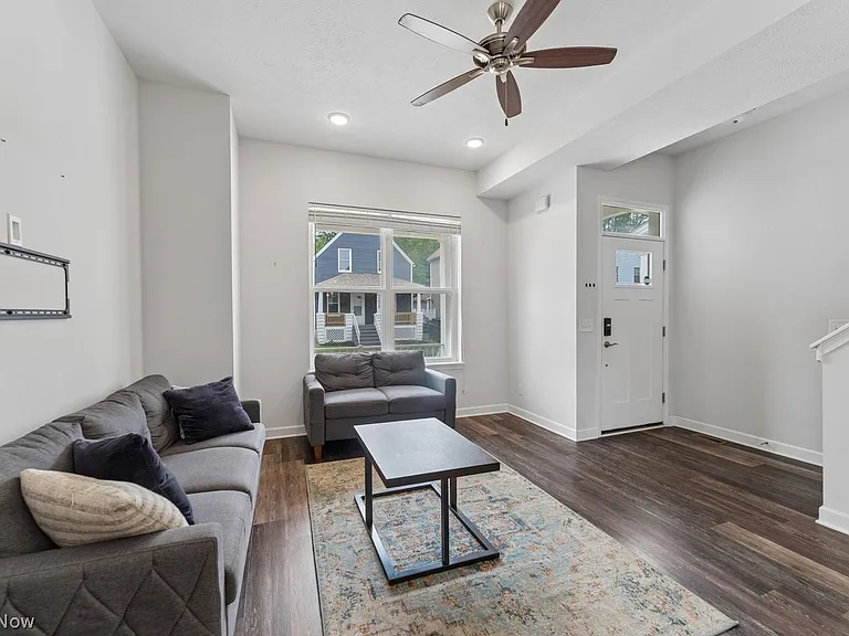 12027 Wade Park Ave — Photo 6