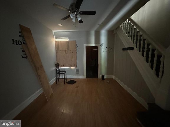 2nd image of 606 E Indiana Ave