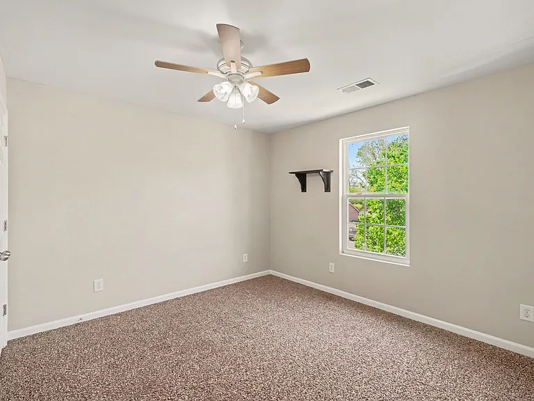 1042 Countess Ln — Photo 22