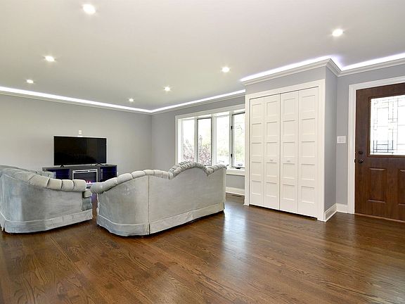 4th image of 353 N Park Ave