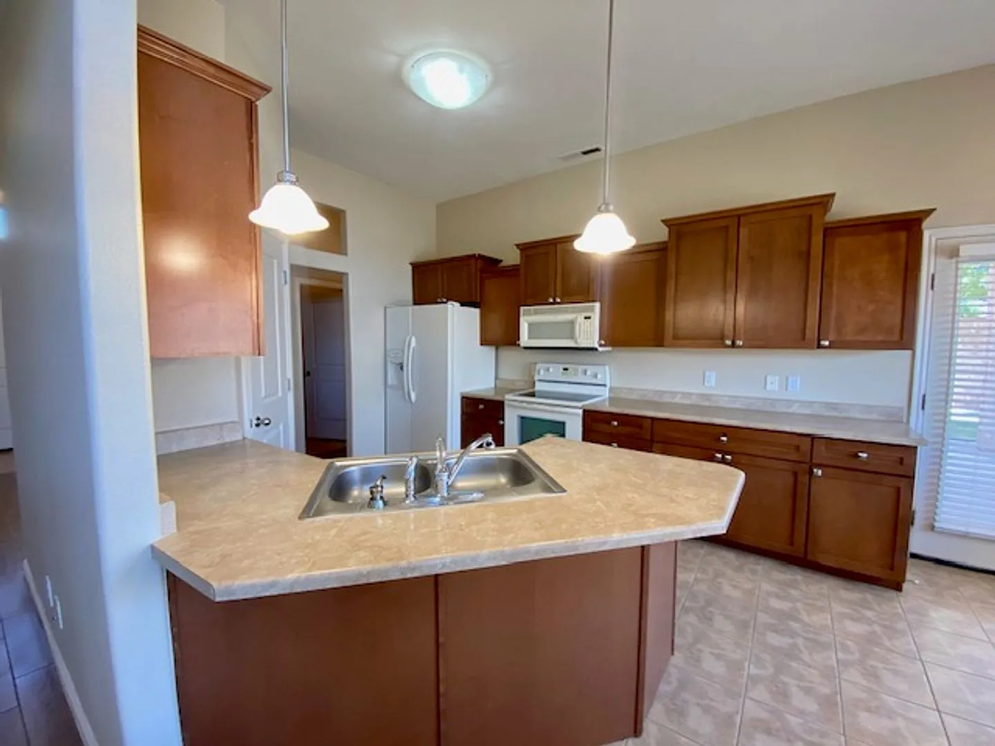 Darling Home For Rent! — Photo 2