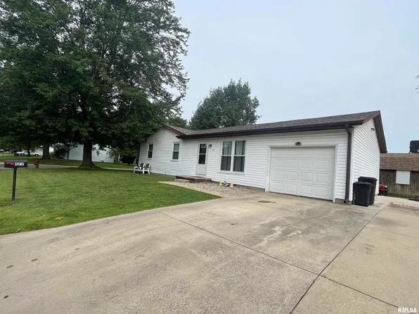 122 Lamar Dr, Salem, IL 62881