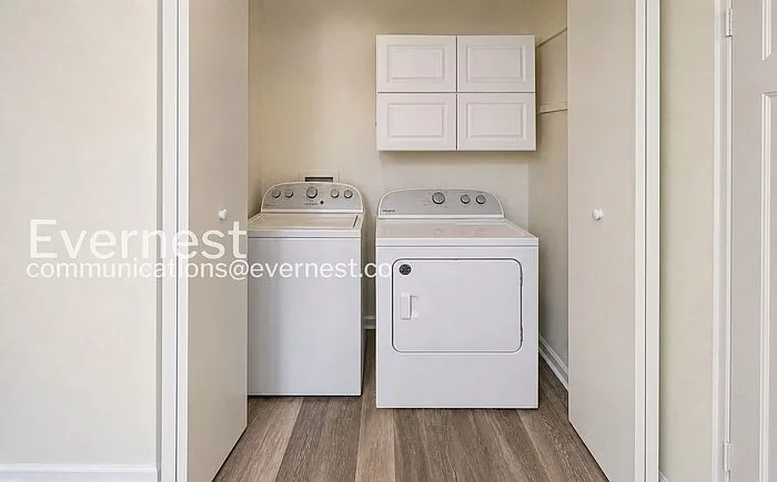 2445 Hampstead Dr — Photo 12