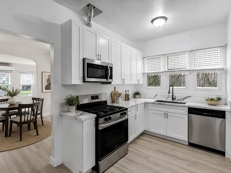 211 N Vendome St #1/2 — Photo 1