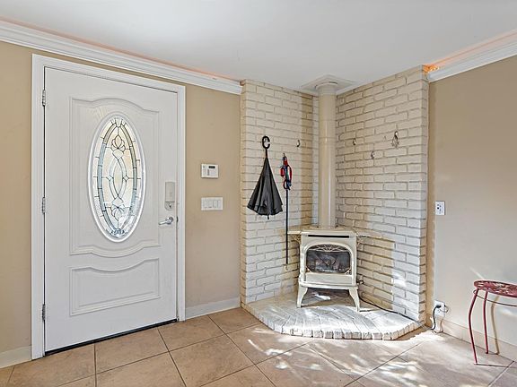 5th image of 7961 Orange Ave