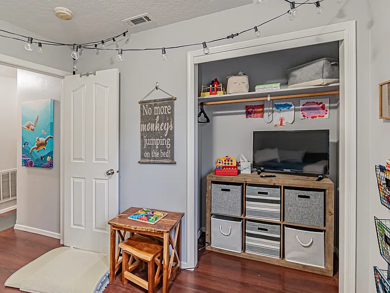 3005 Village Green St — Photo 20