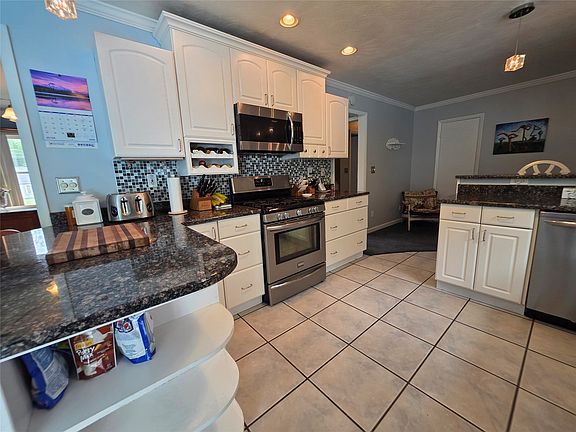 3rd image of 617 Glen Mary Dr