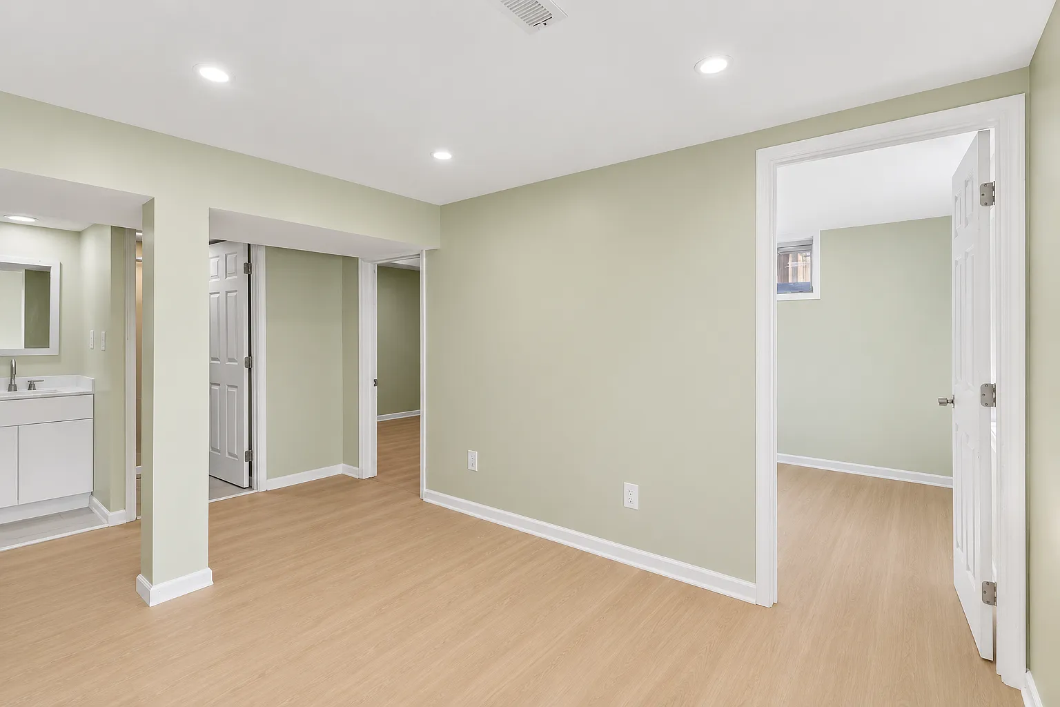 3 bed, 950 sqft, $1,850 — Photo 4