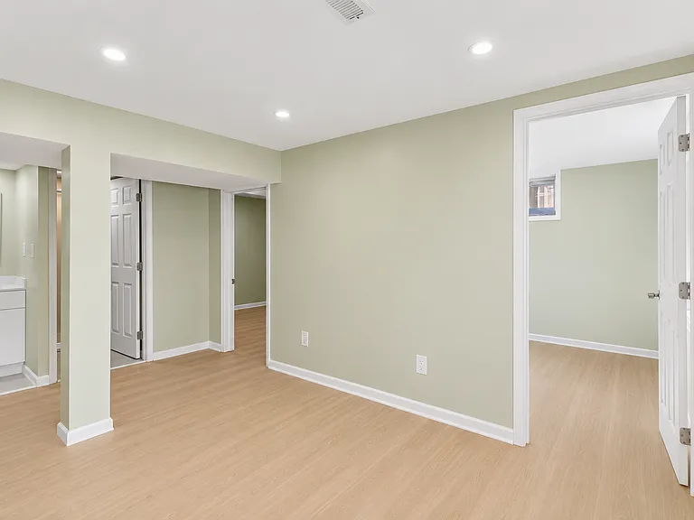 1405 Matthews Dr — Photo 4