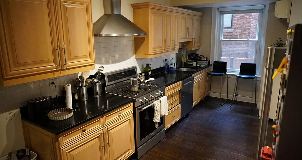 4 bed, 2900 sqft, $5,800 — Photo 2