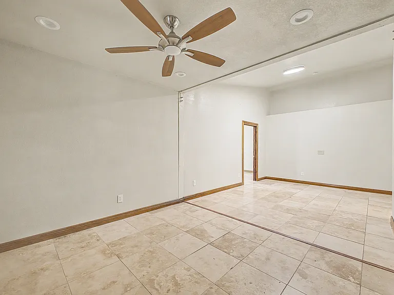 8544 W Holly St — Photo 22