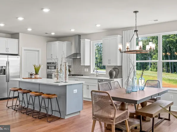 811 Horseshoe Falls Dr, Newark, DE 19702