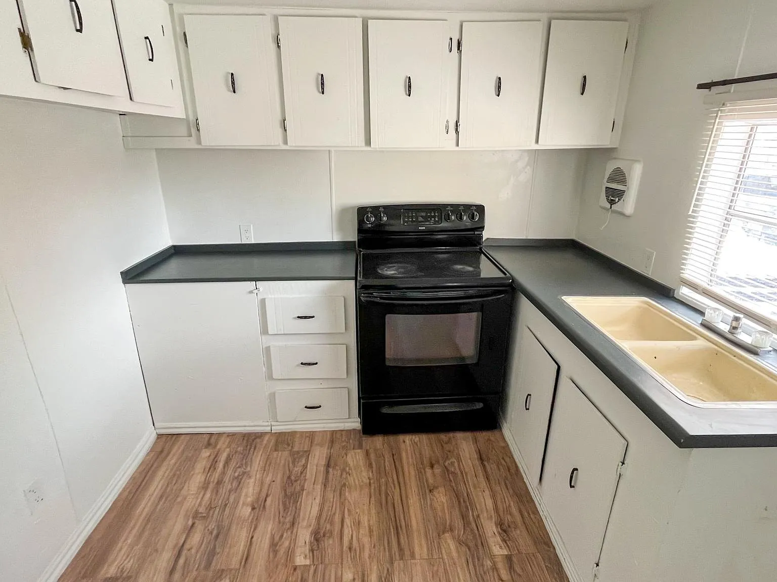 Studio, 400 sqft, $500 — Photo 3