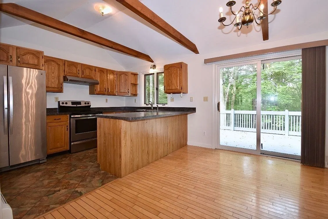 3 bed, 2.0 bath, 1118 sqft, $3,300 — Photo 3