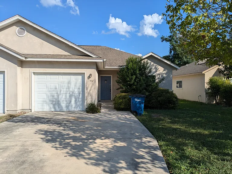 932 Misty Acres Dr — Photo 1