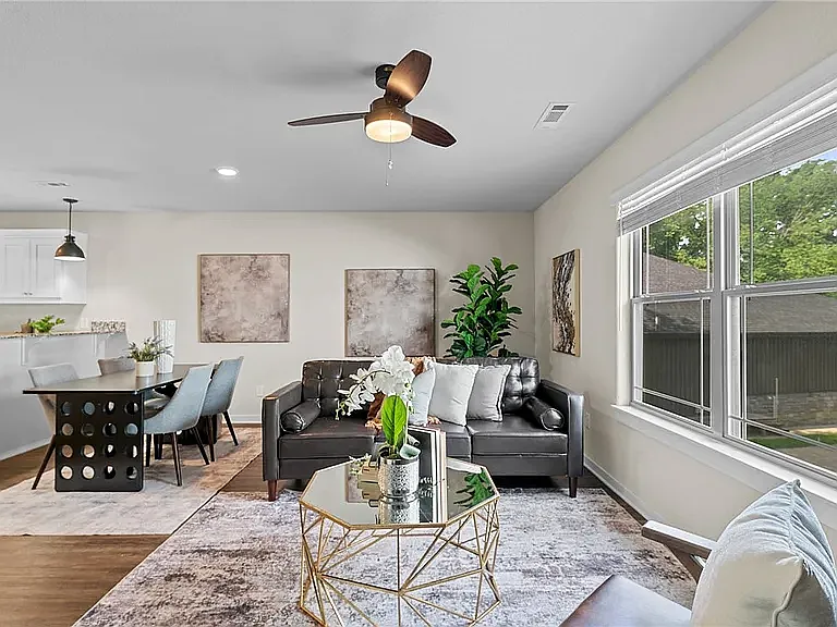 3 bed, 2.5 bath, 1420 sqft, $680 — Photo 2