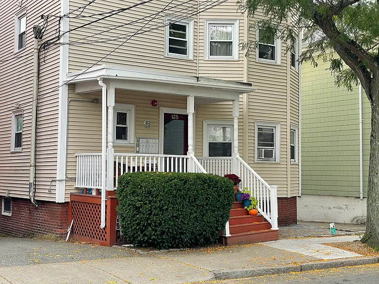 135 Central St #4 — Photo 1