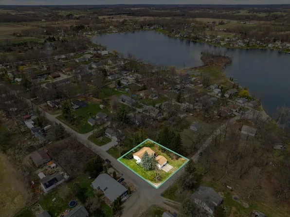 6240 Lake Rd, Osseo, MI 49266