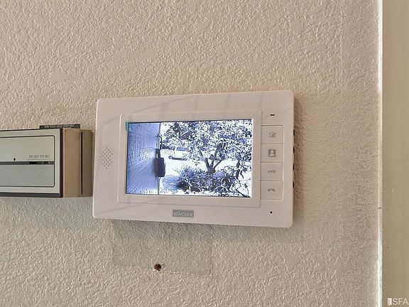 4th image of 470 Bayview Cir