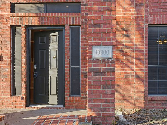 2nd image of 10900 Huntington Rd